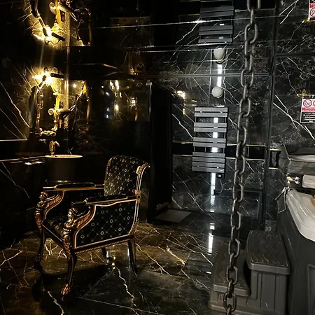 - Versace Oda ve Kahvaltı Montpellier