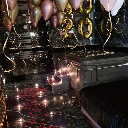 - Versace Oda ve Kahvaltı *